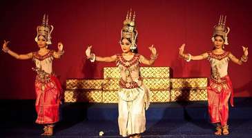 Geleneksel dans gösterilerine katılın