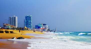 Sahillerde yürüyün ve manzarayı seyredin  