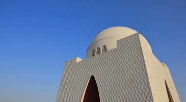 Karaçi’nin türbelerini dolaşın  