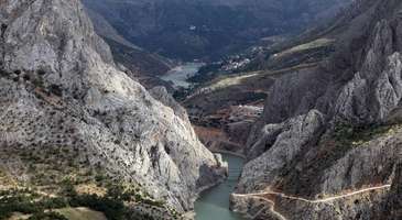 Karanlık Kanyon’da bot turu yapın