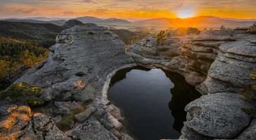 Şehrin muhteşem doğasını keşfedin, turkuaz göllerinde yüzün