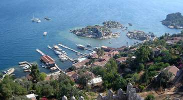 Kalkan veya Kaş’ın merkezinden denize girin