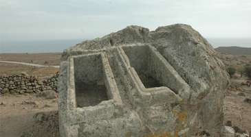 İran’ın en eski kaya oluşumları olan Essaqwand Kaya Mezarları’nı ziyaret edin 