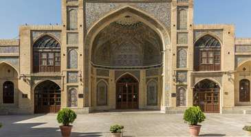 Tarihi çarşısında gezinin, el sanatlarını keşfedin