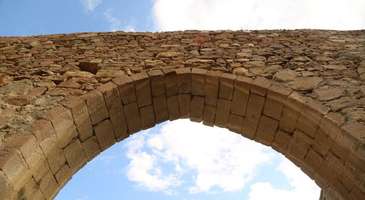 Tarihi Meram Köprüsü’nde yürüyün