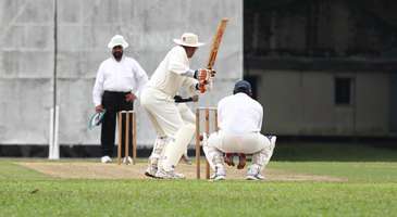 Yerli halkla kriket oynayın