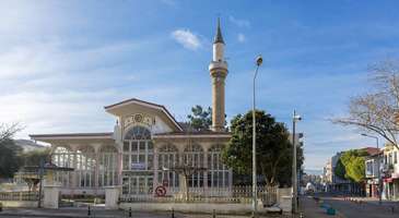 Kurşunlu Camii ve çevresinde dolaşın  