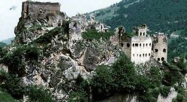 Eski medeniyetlerin tanığı Kuştul Manastırı’nı görün