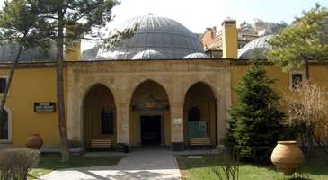 Çini Müzesi’ndeki eserleri inceleyin