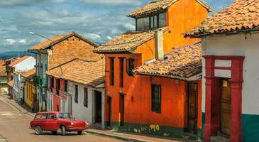 La Candelaria’nın renkli caddelerinde tur atın  