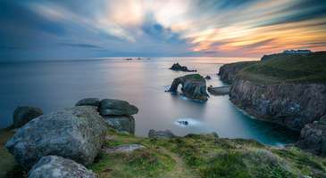 Land's End’de dalga sesleri eşliğinde yürüyüşe çıkın