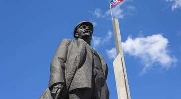 Lenin heykelini görün  