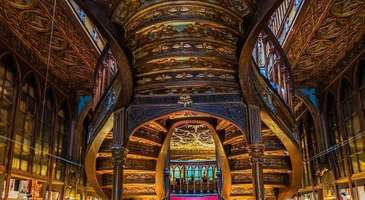 Livraria Lello’nun müzeyi andıran tarihi atmosferine tanık olun 