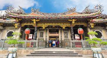 Longshan Tapınağı’nın eşsiz duvar resimlerini,  Caoan Manichean Tapınağı’nın ihtişamlı Buda heykelini görün