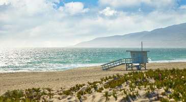 Malibu'da denize girin
