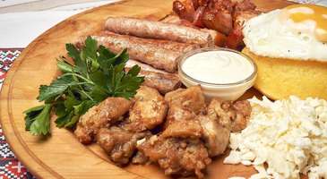 Mămăligă Cu Brânză Şi Smântână