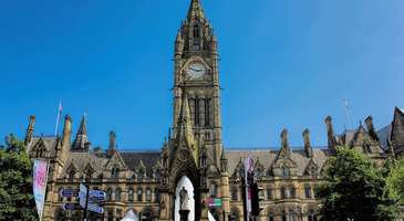 Manchester Belediye Sarayı’nın görün  