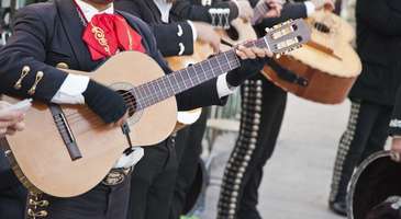 Mariachi dinleyin