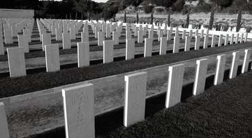 Türk Şehitliği'ni ziyaret edin