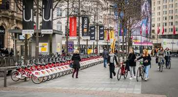 Meir Caddesi'nde alışveriş yapın
