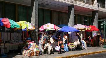 Hediyelikler için Mercado Cuatro pazarını seçin