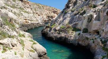 Mgarr ix-Xini’de şnorkelle dalış yapın