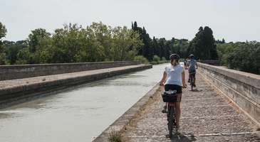 Midi Kanalı boyunca bisiklet sürün