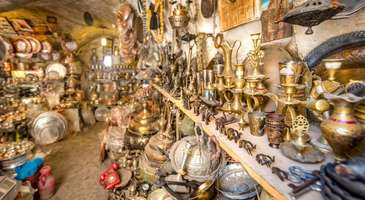Midyat çarşısından hediyelik eşyalar satın alın   