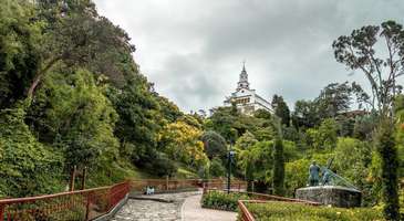 Monserrate Tepesi’nden şehrin manzarasını seyredin 