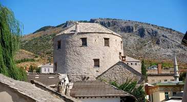 Mostar’ın tarihi miraslarından Tara Kulesi’ni görün  