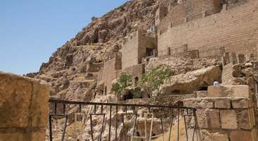 Kilise ve manastırları görün