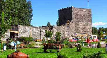 Muş Kalesi'ni gezin