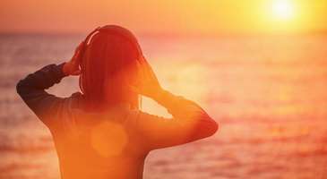 Akyaka’nın sakin gecelerinin tadını müzik dinleyerek çıkarın  