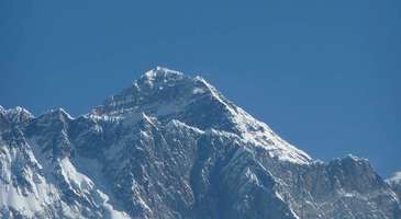 Küçük uçaklarla Everest Dağı’nın zirvelerini görün   