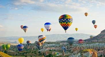 Balon turunda peribacalarını fotoğraflayın