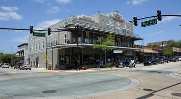 Opera binasında bir gösteri izleyin  