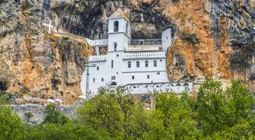 Ostrog Manastırı