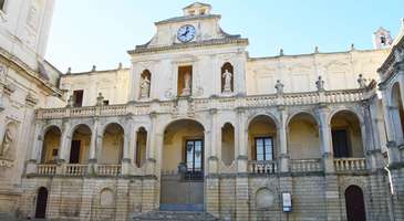 Palazzo Arcivescovile’de vakit geçirin