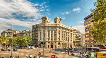 Passeig De Gracia Caddesi'nde alışveriş yapın