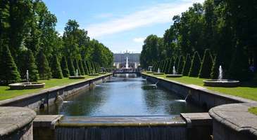 Peterhof Çeşmeleri’ni yakından görün
