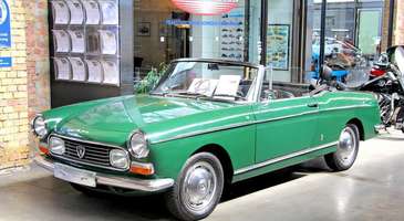 Musee de l’Aventure Peugeot’ta eski arabalarla icatları görün  