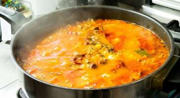 Picadillo çorbasının tadına bakın  