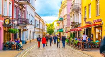 Pilies Caddesi’nden geçin