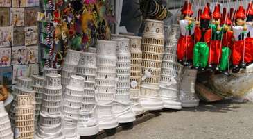 Ülkeye özgü hediyelik eşyalar alın  