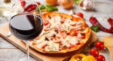 Pizza ve şarap ikilisi ile ziyafet çekin 