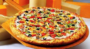 Pizza ve bira keyfi yapın  