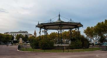Place Saint-Nicolas meydanında serinleyin