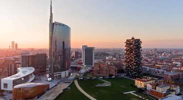 Yeni kapı olarak adlandırılan Porta Nuova'yı görün