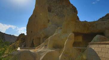 Rahipler ve Rahibeler Manastırı