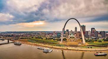 Mississippi Nehri’nde teknelerle gezin  